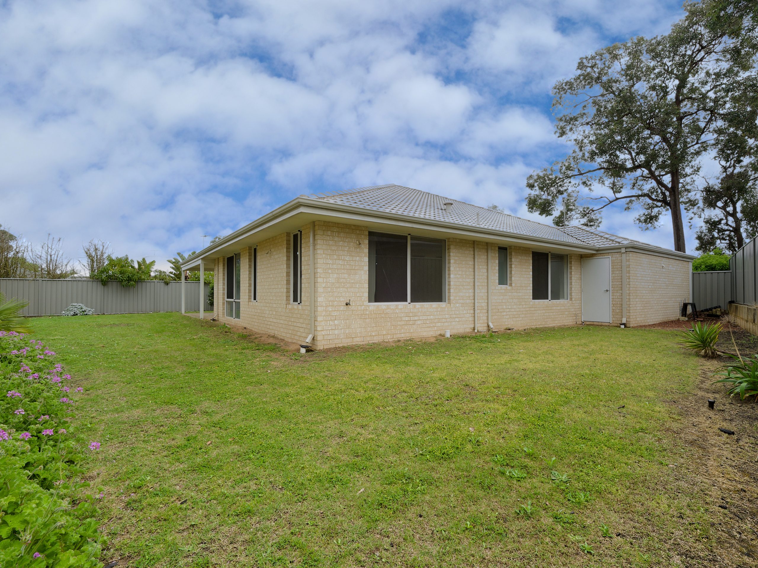 33 Corbridge Avenue, WELLARD, WA 6170 AUS