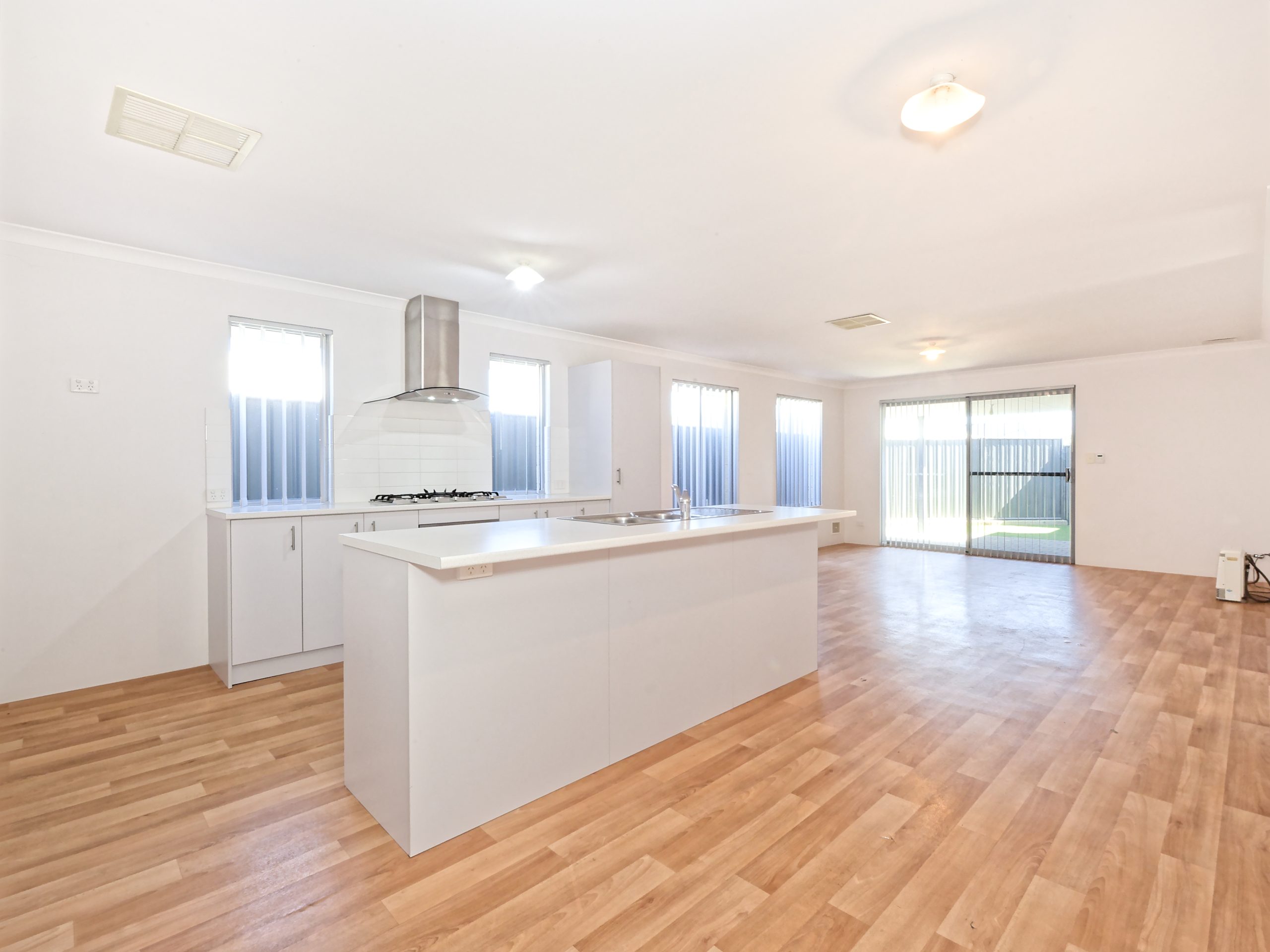 231 Lake Valley Drive, LAKELANDS, WA 6180 AUS