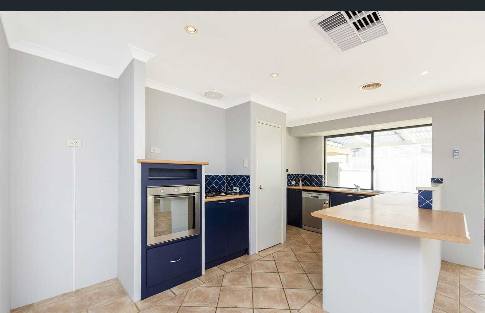 7 Summerville Avenue, SECRET HARBOUR, WA 6173 AUS