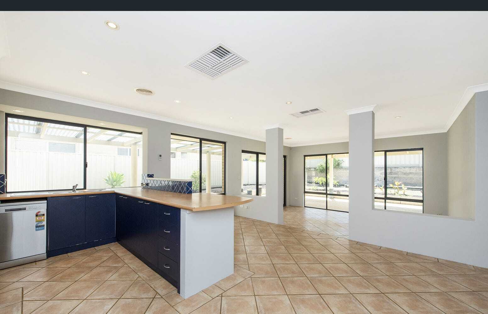 7 Summerville Avenue, SECRET HARBOUR, WA 6173 AUS