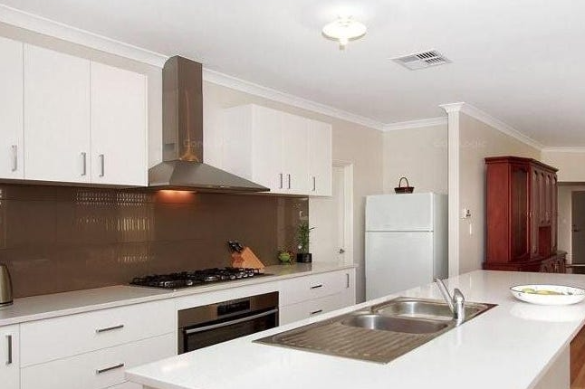 36 Eucalyptus Drive, HAMMOND PARK, WA 6164 AUS