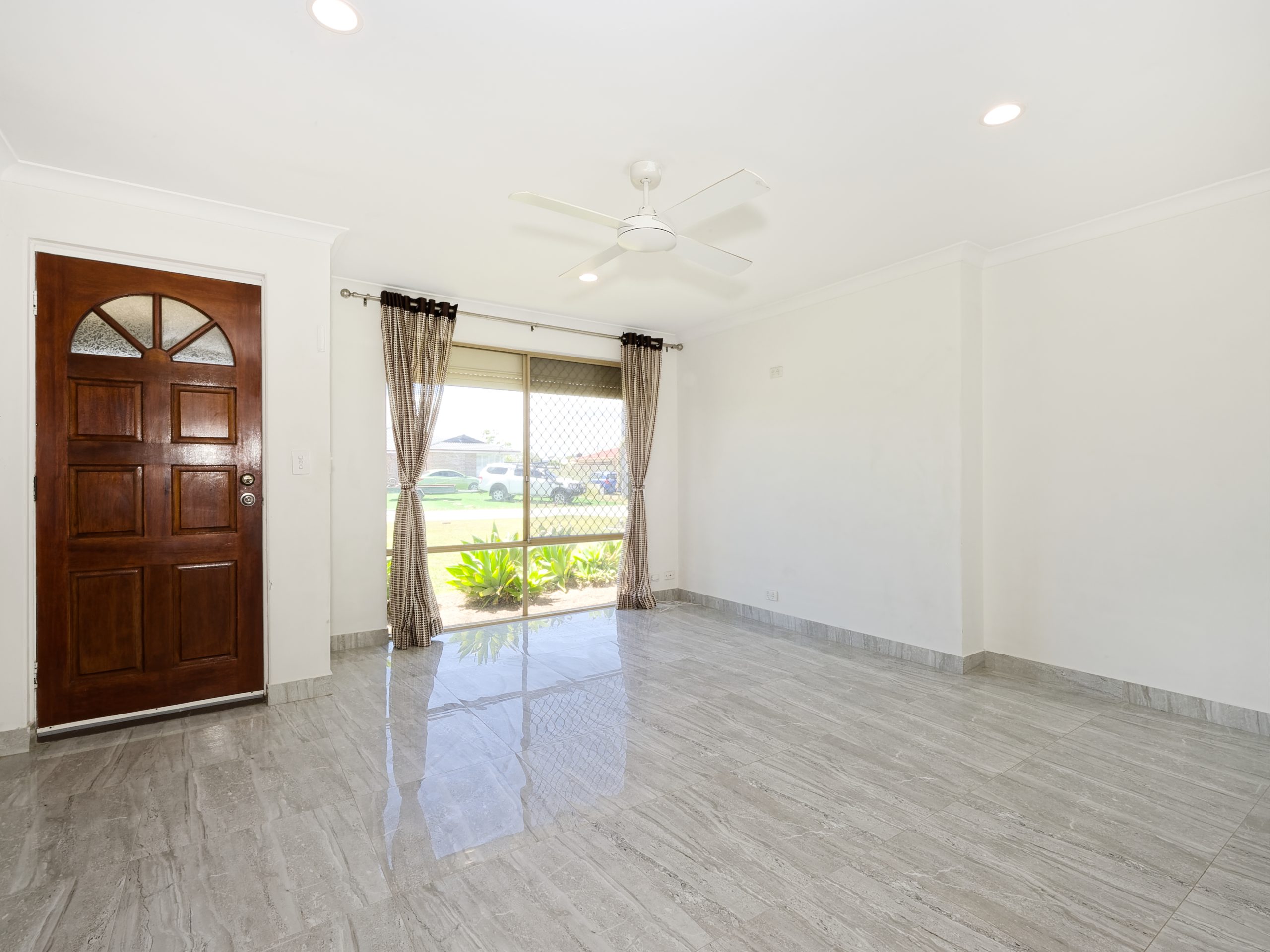 5 Hopkins Place, WAIKIKI, WA 6169 AUS