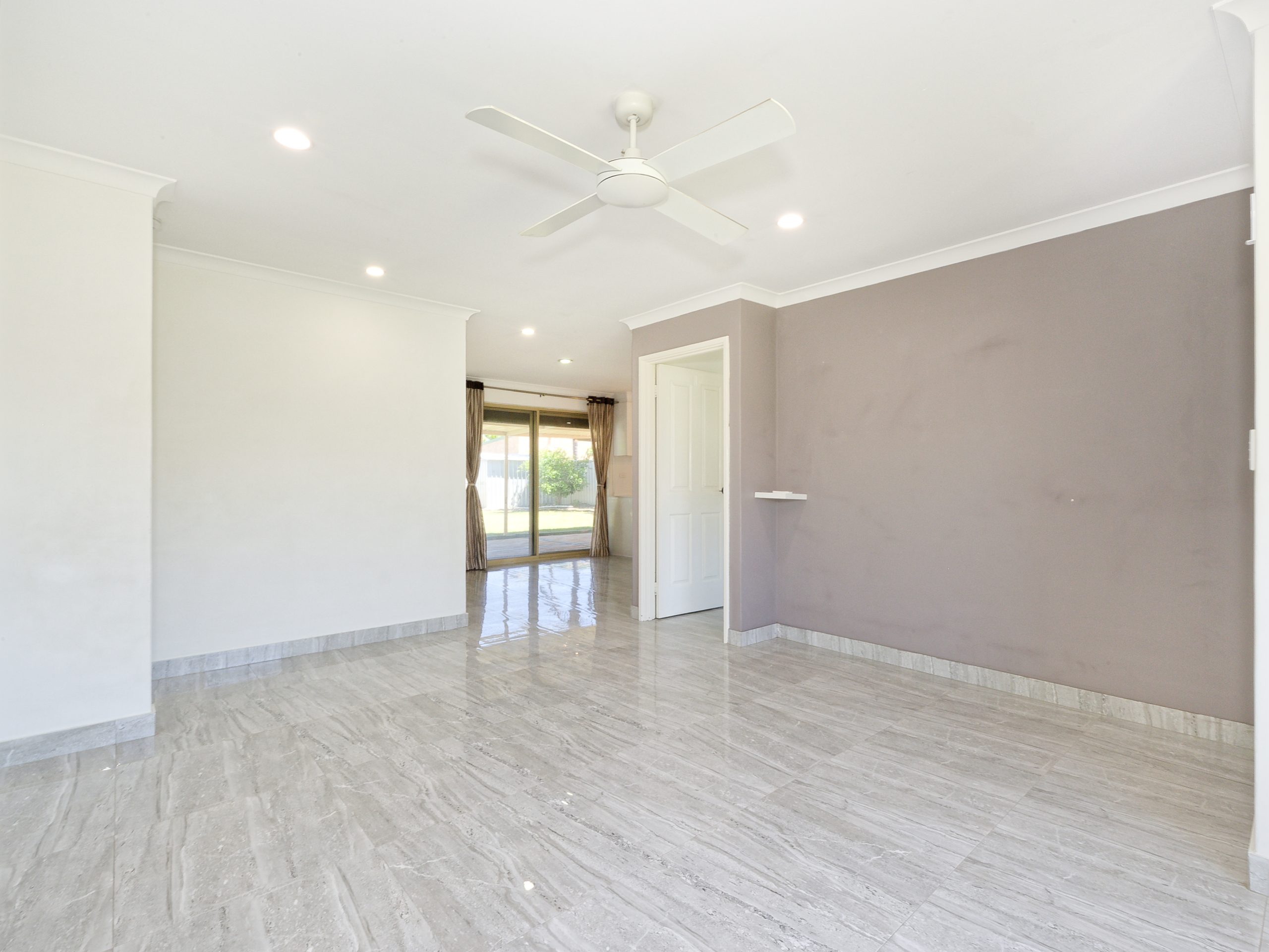 5 Hopkins Place, WAIKIKI, WA 6169 AUS