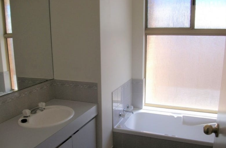 9 Myhill Mews, LEDA, WA 6170 AUS