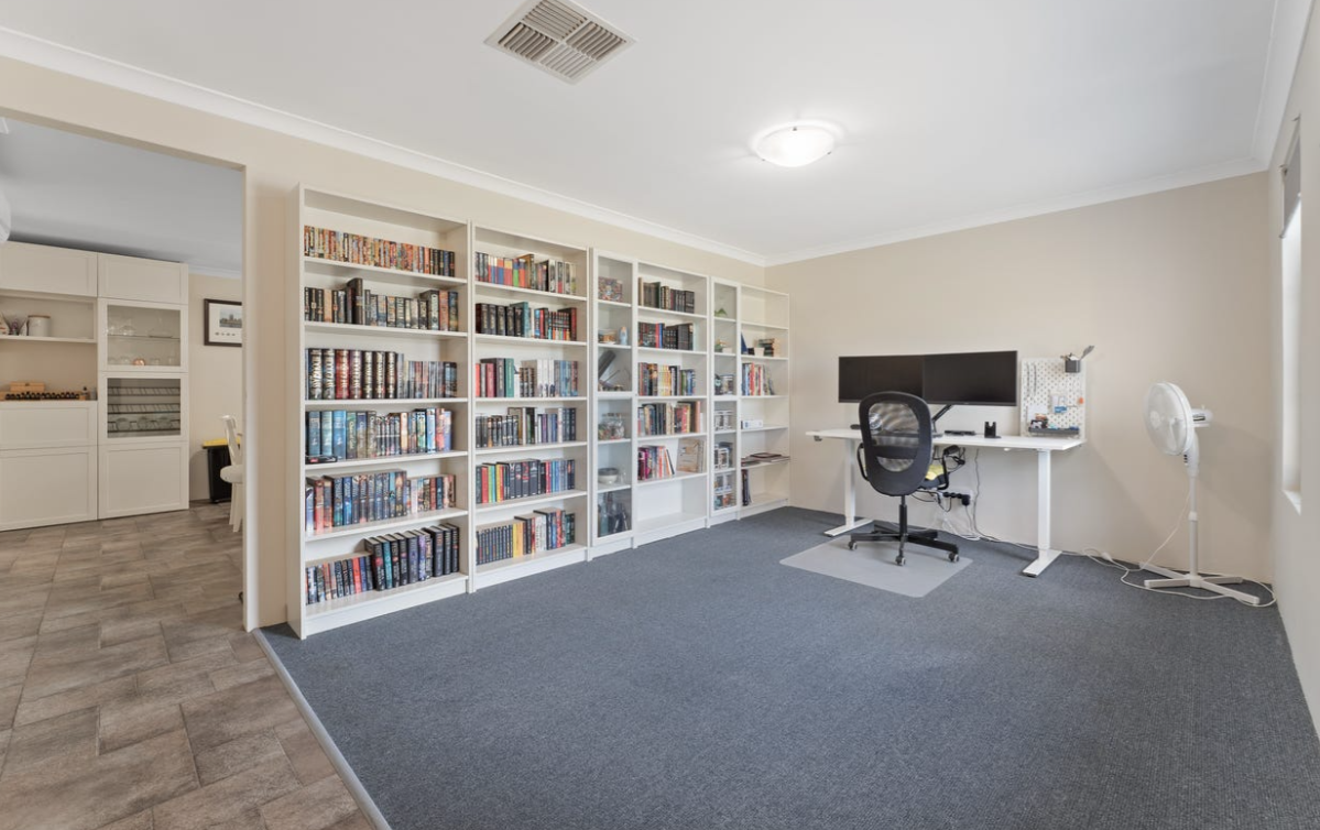 16 Chinchilla Parkway, PORT KENNEDY, WA 6172 AUS