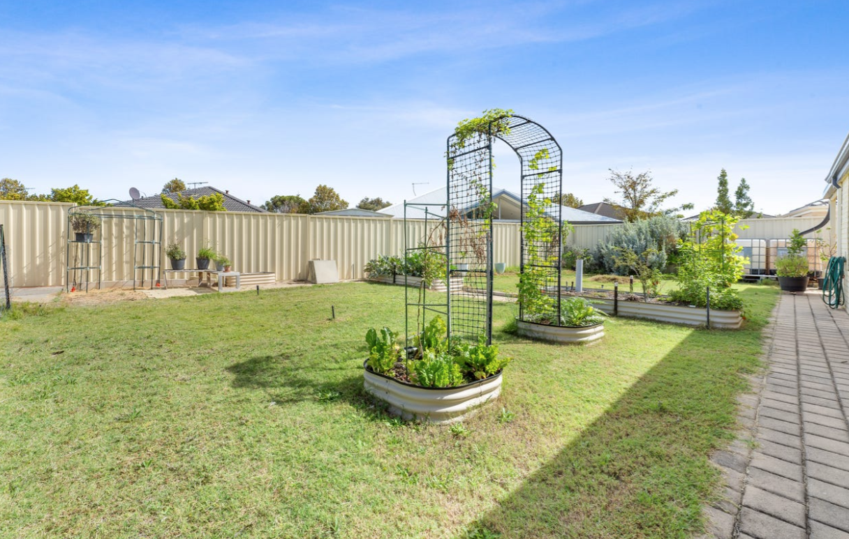 16 Chinchilla Parkway, PORT KENNEDY, WA 6172 AUS