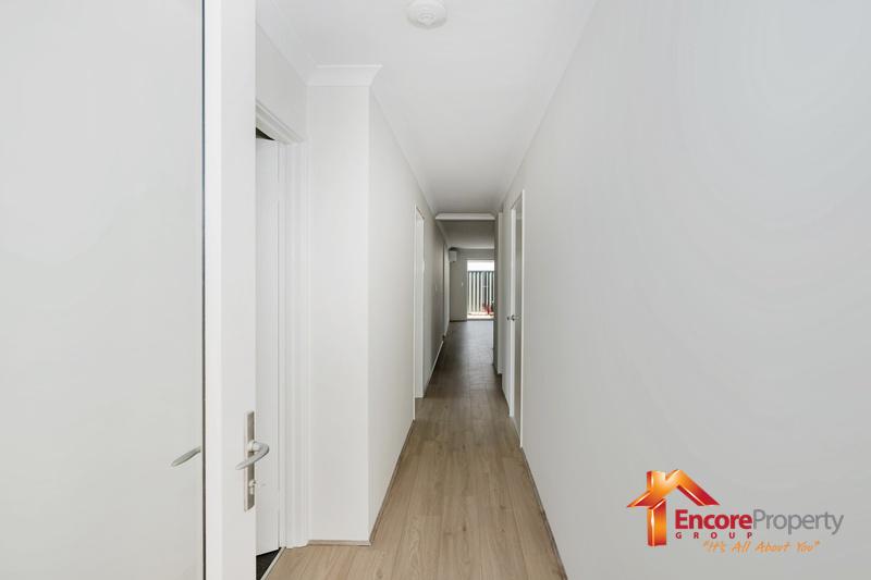 8 Siesta Way, MADORA BAY, WA 6210 AUS