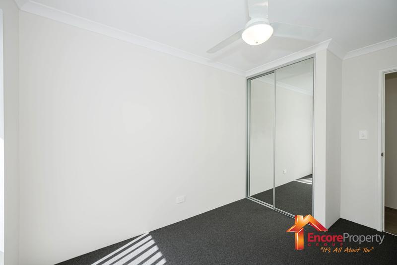 8 Siesta Way, MADORA BAY, WA 6210 AUS