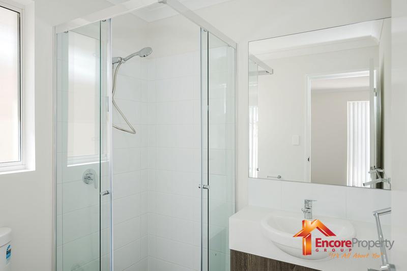 8 Siesta Way, MADORA BAY, WA 6210 AUS