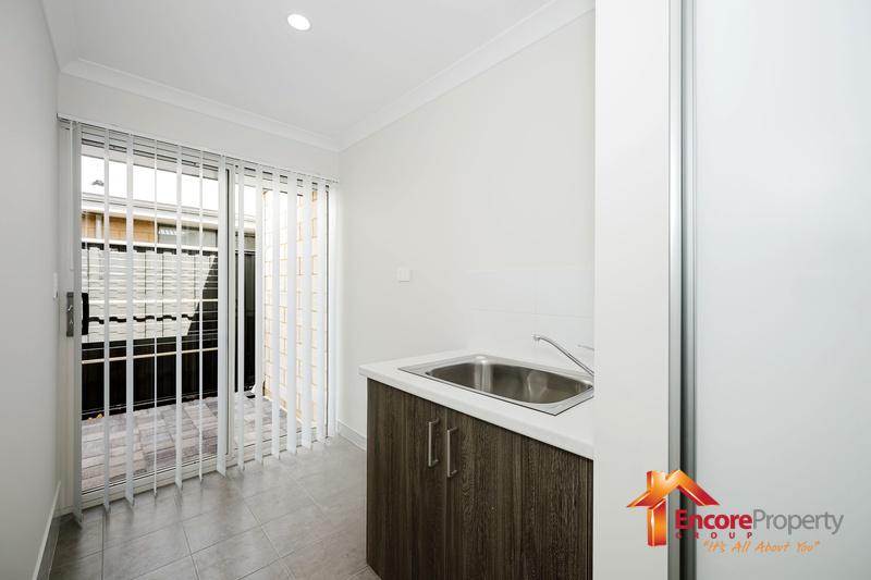 8 Siesta Way, MADORA BAY, WA 6210 AUS