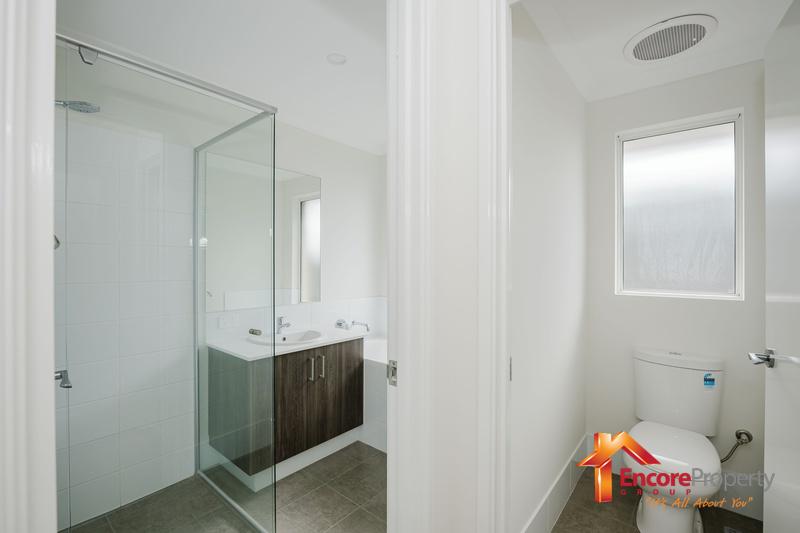 8 Siesta Way, MADORA BAY, WA 6210 AUS