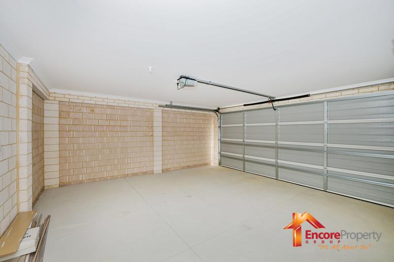 8 Siesta Way, MADORA BAY, WA 6210 AUS