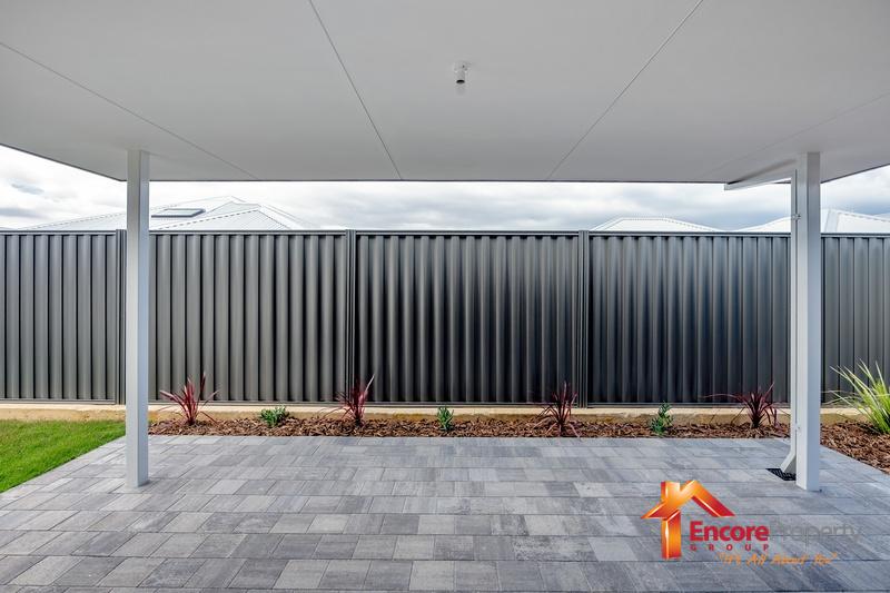 8 Siesta Way, MADORA BAY, WA 6210 AUS