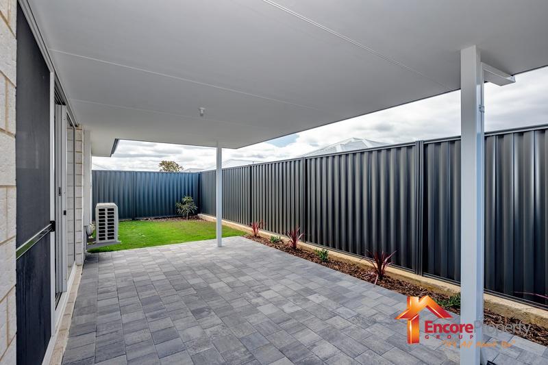8 Siesta Way, MADORA BAY, WA 6210 AUS