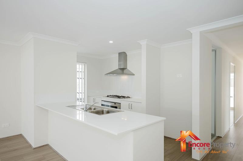 8 Siesta Way, MADORA BAY, WA 6210 AUS