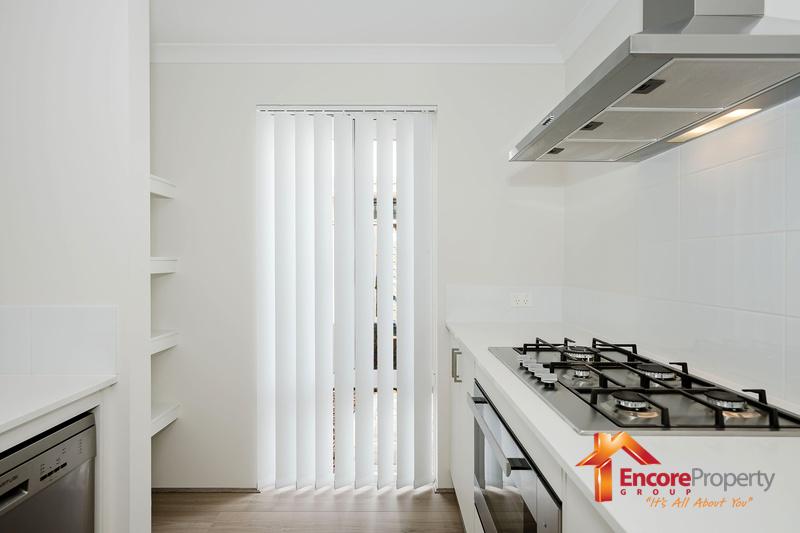 8 Siesta Way, MADORA BAY, WA 6210 AUS