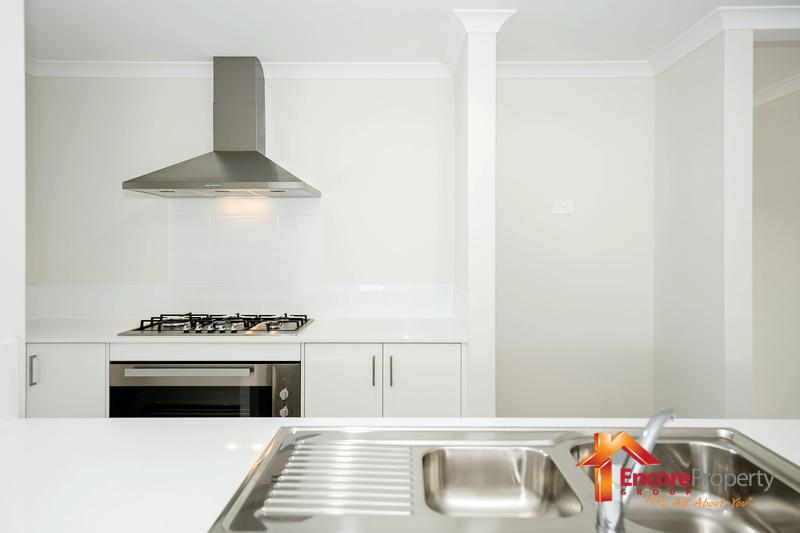 8 Siesta Way, MADORA BAY, WA 6210 AUS