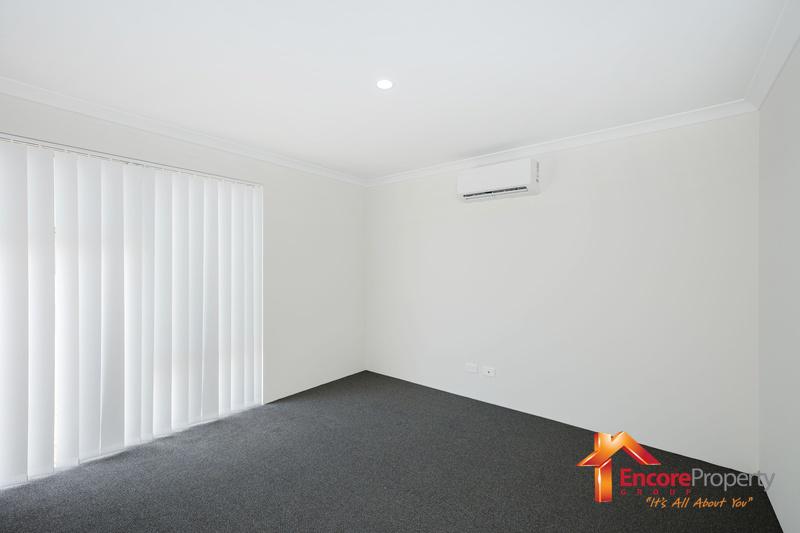 8 Siesta Way, MADORA BAY, WA 6210 AUS