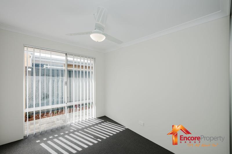 8 Siesta Way, MADORA BAY, WA 6210 AUS