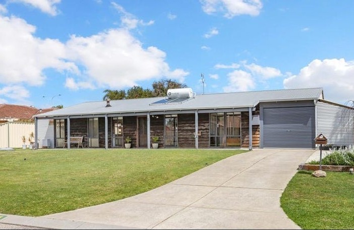 4 Aquitania Close, PORT KENNEDY, WA 6172 AUS