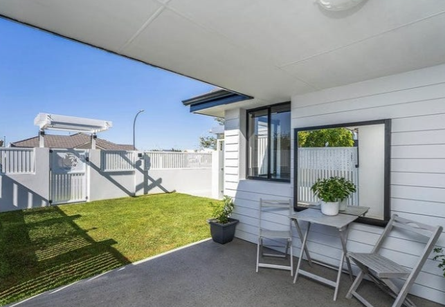 1 Acerosa Boulevard, HALLS HEAD, WA 6210 AUS