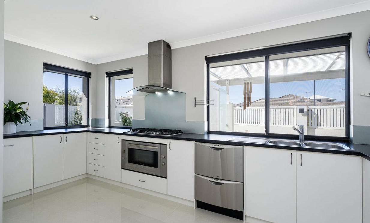 1 Acerosa Boulevard, HALLS HEAD, WA 6210 AUS