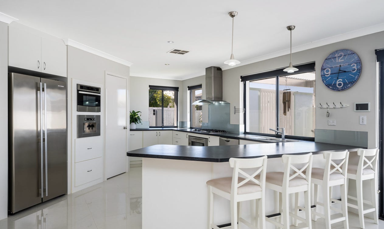 1 Acerosa Boulevard, HALLS HEAD, WA 6210 AUS