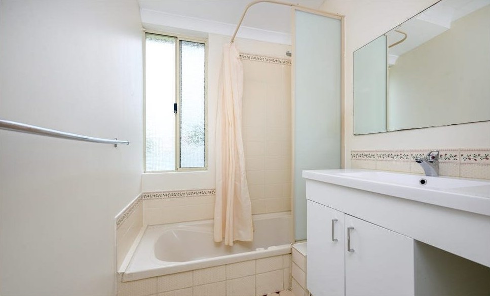 47 Oakwood Crescent, WAIKIKI, WA 6169 AUS