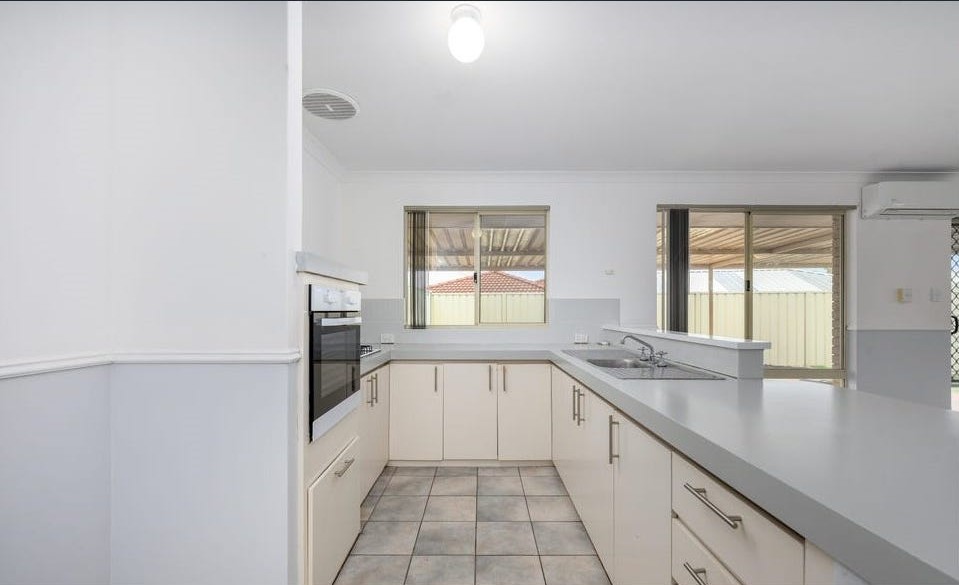 47 Oakwood Crescent, WAIKIKI, WA 6169 AUS