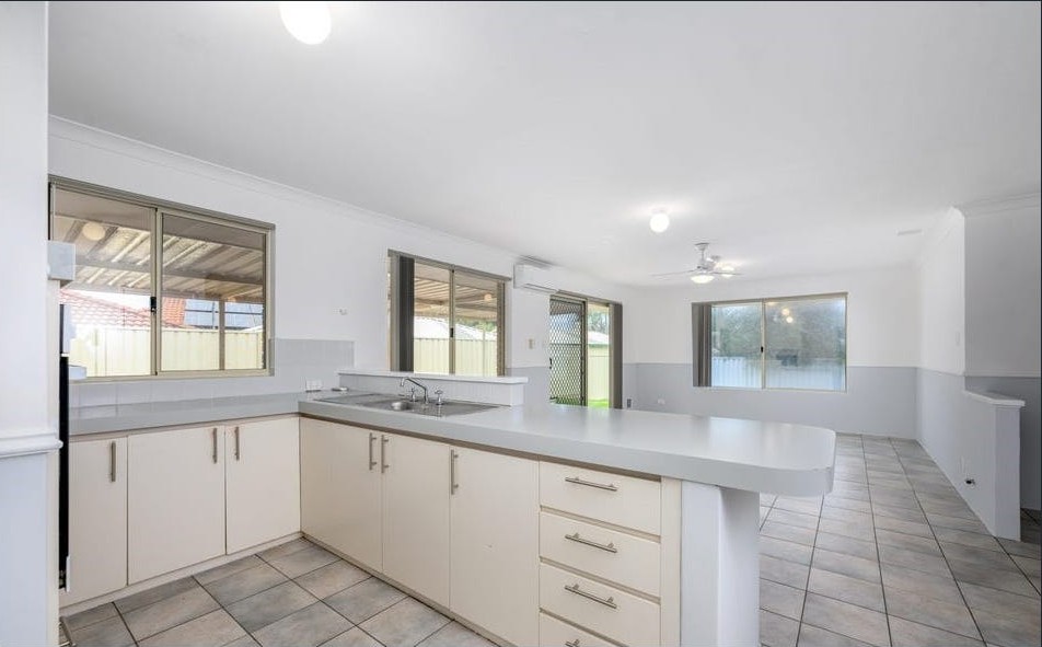 47 Oakwood Crescent, WAIKIKI, WA 6169 AUS