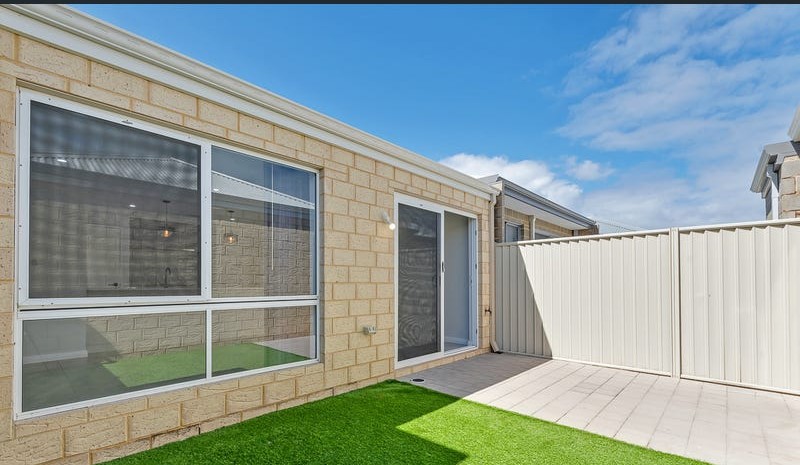 176 Graceful Boulevard, ALKIMOS, WA 6038 AUS