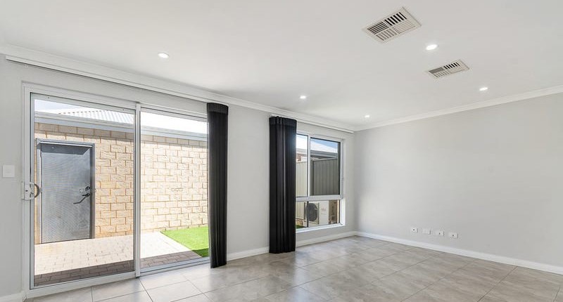 176 Graceful Boulevard, ALKIMOS, WA 6038 AUS